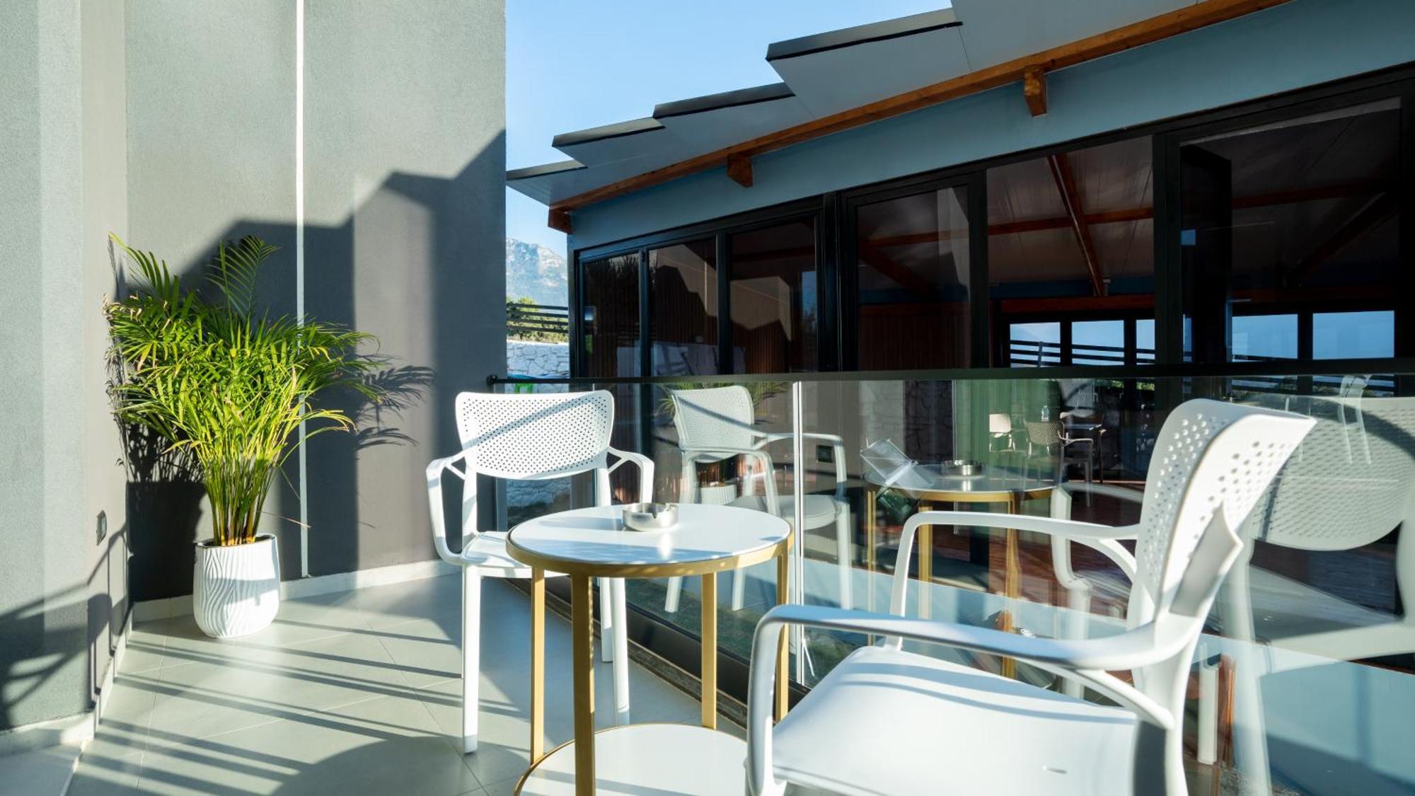 Sea Queen Luxury Hotel Radhime Exterior photo