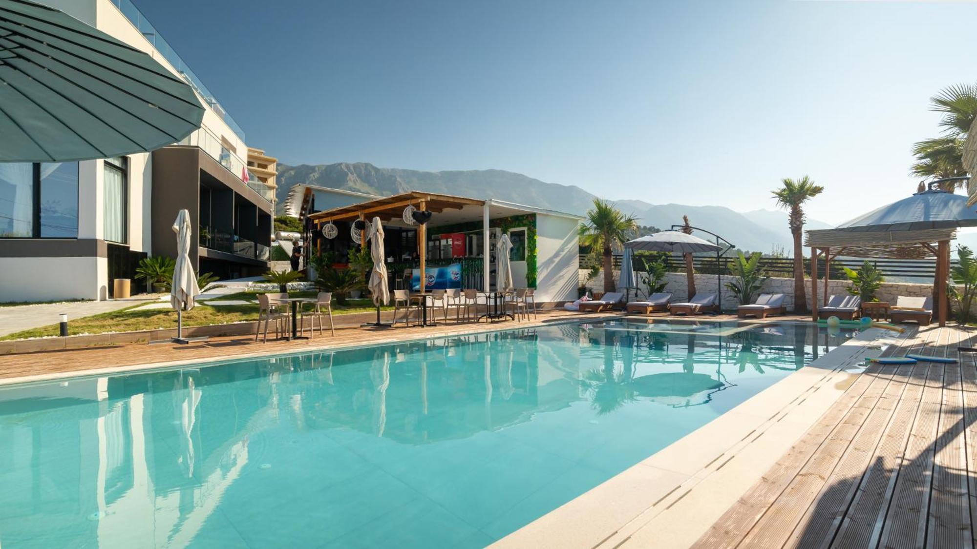 Sea Queen Luxury Hotel Radhime Exterior photo