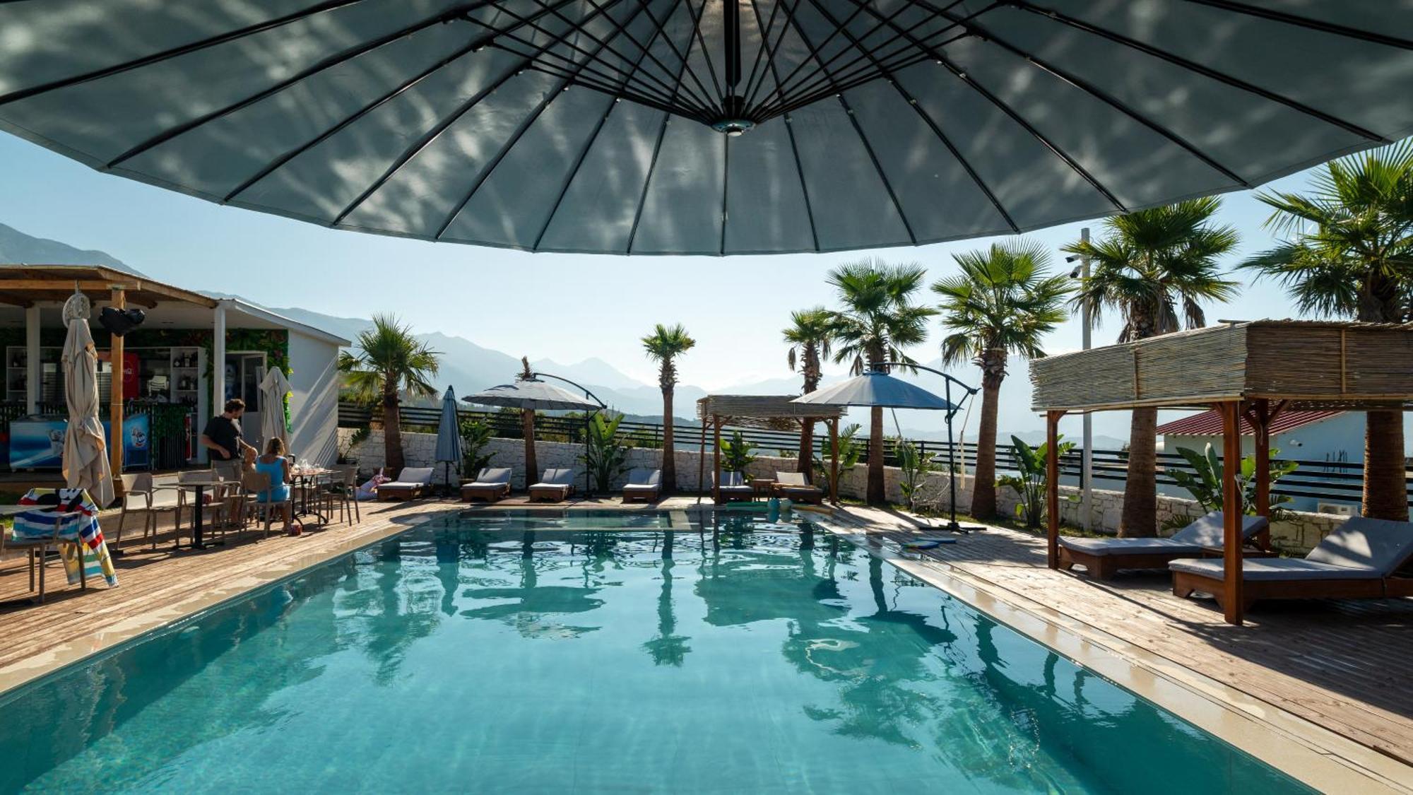 Sea Queen Luxury Hotel Radhime Exterior photo